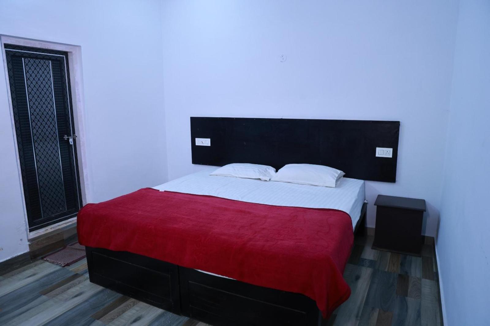 Nest In Mist Service Homestay Munnar